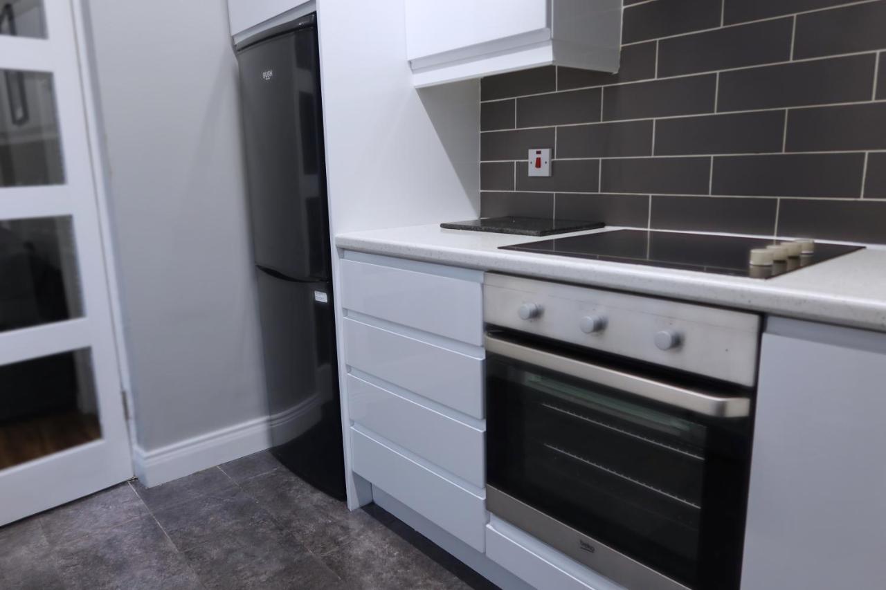 Broadway Belfast! Central Location! Sleeps 6! Exterior photo