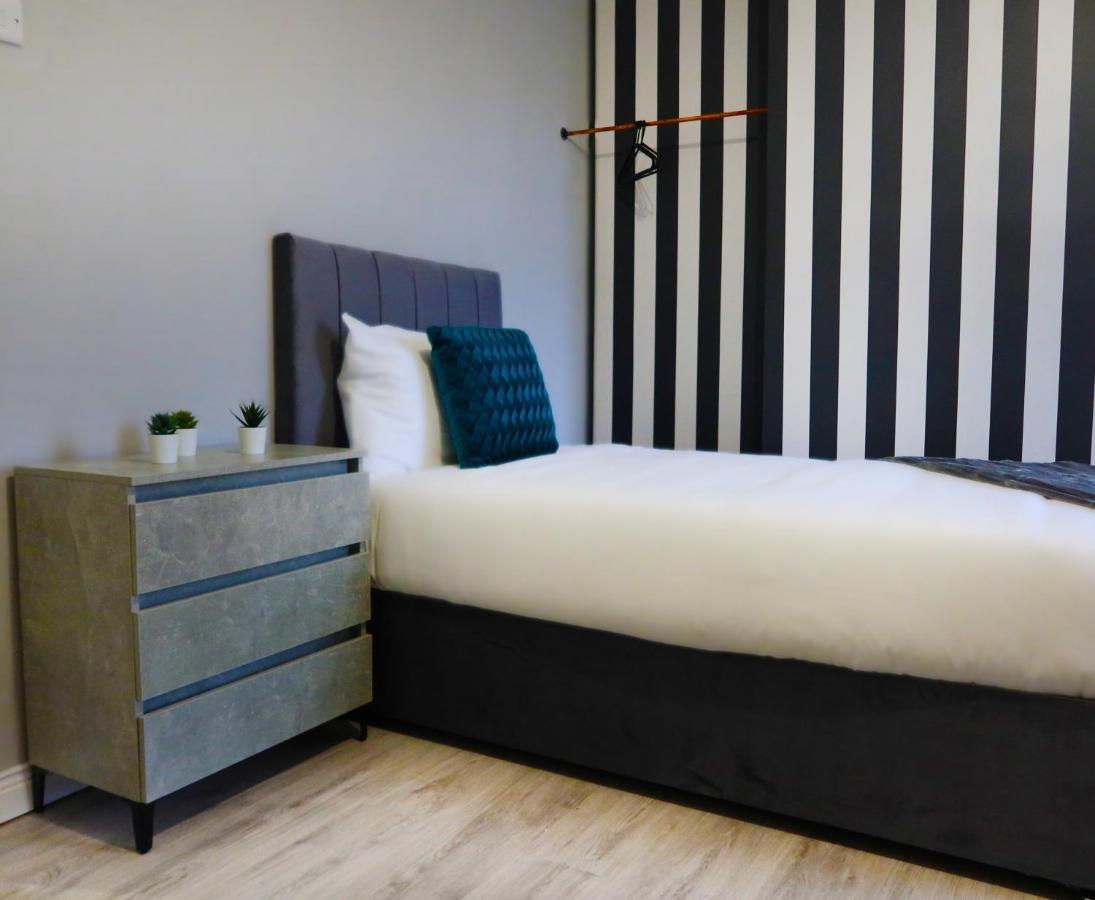 Broadway Belfast! Central Location! Sleeps 6! Exterior photo