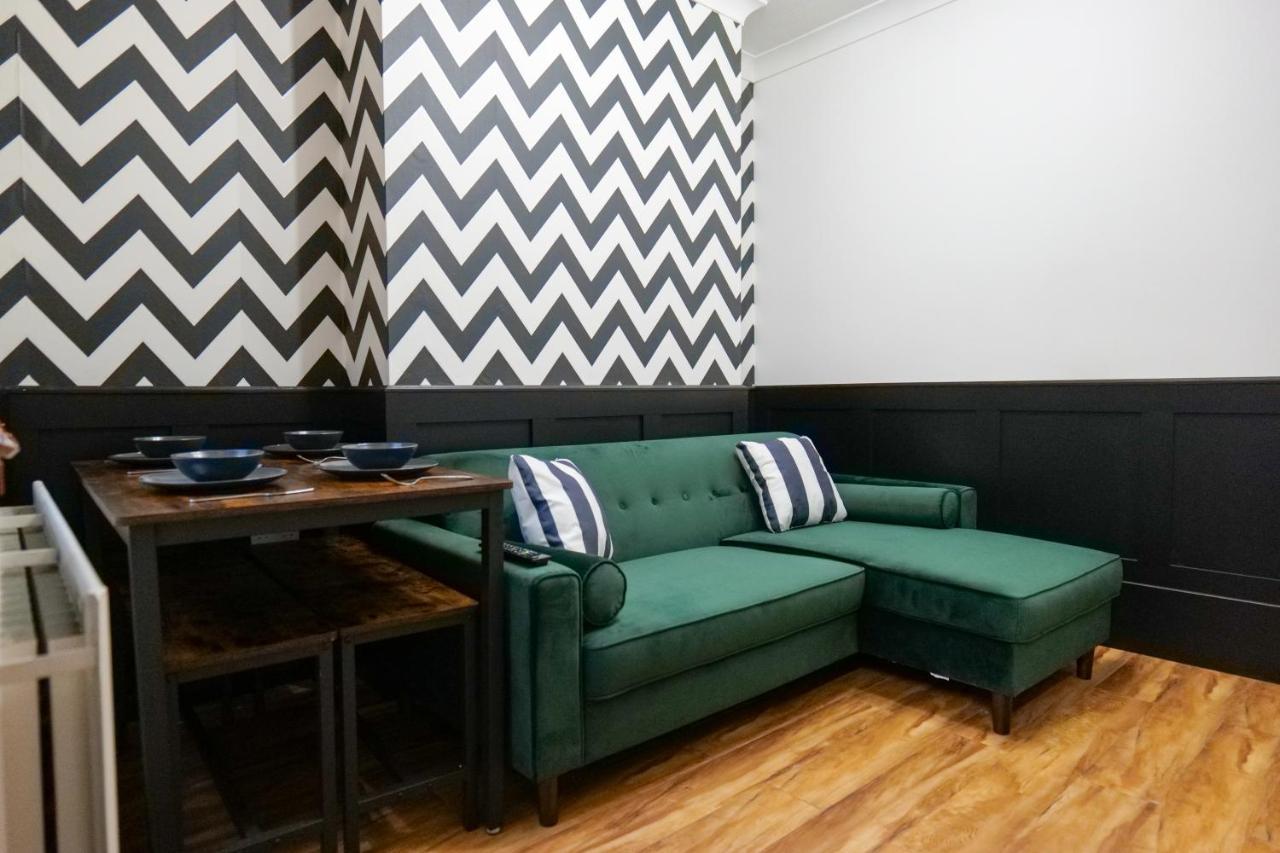 Broadway Belfast! Central Location! Sleeps 6! Exterior photo