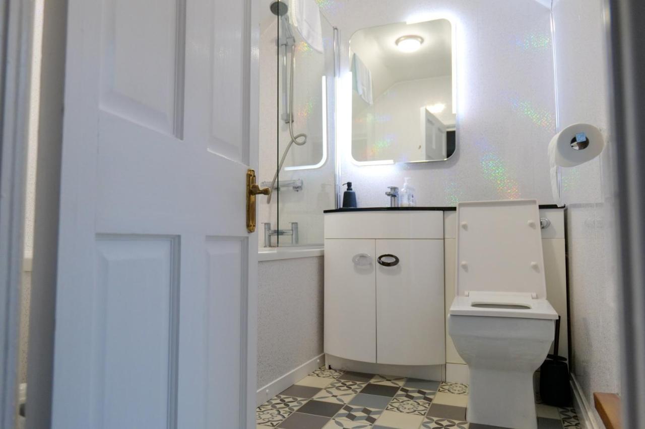 Broadway Belfast! Central Location! Sleeps 6! Exterior photo