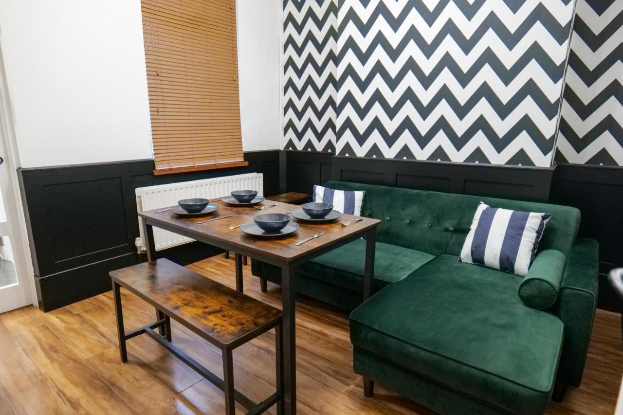 Broadway Belfast! Central Location! Sleeps 6! Exterior photo
