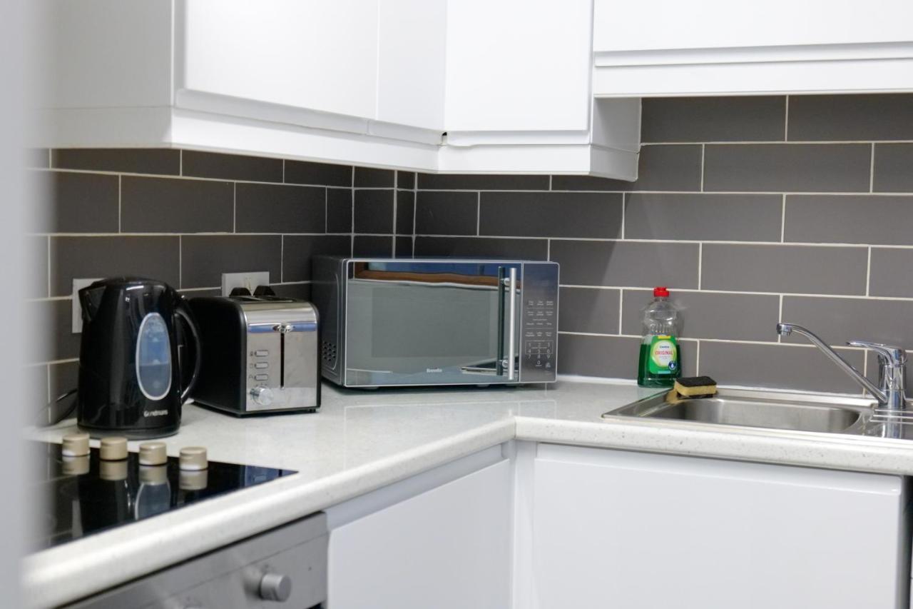 Broadway Belfast! Central Location! Sleeps 6! Exterior photo