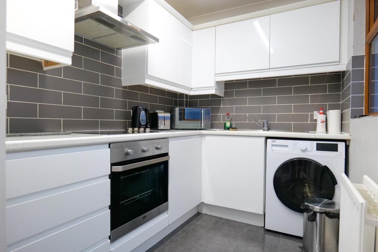 Broadway Belfast! Central Location! Sleeps 6! Exterior photo